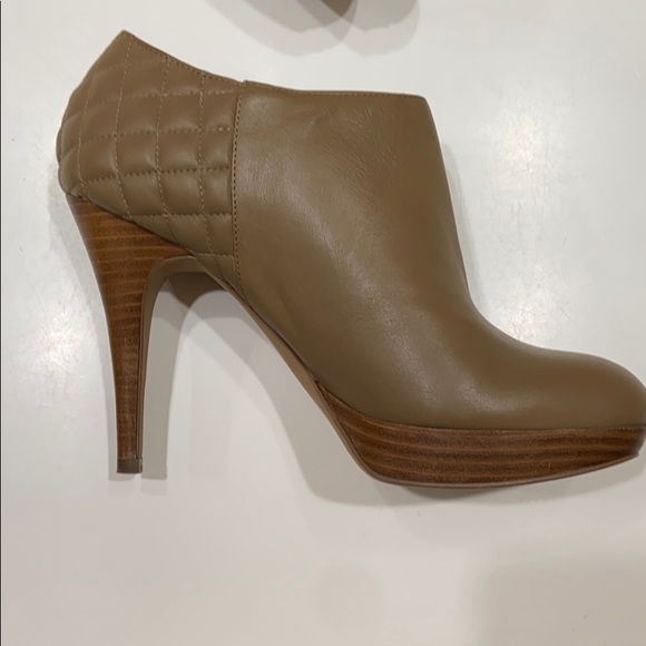 Vince Camuto Heel - Picture 3 of 5